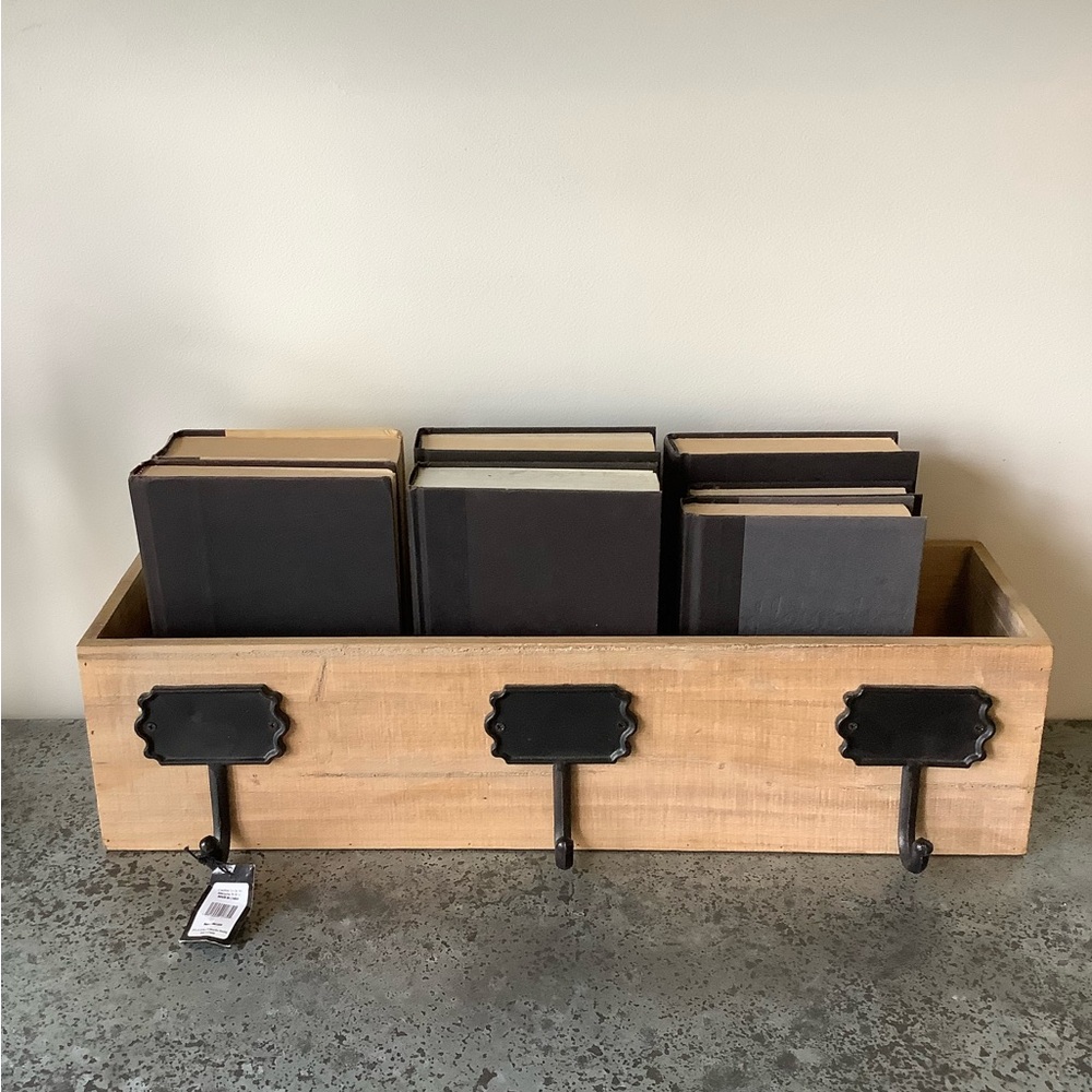 NWT Creative Co-op wood box with 3 hooks❤️❤️❤️❤️